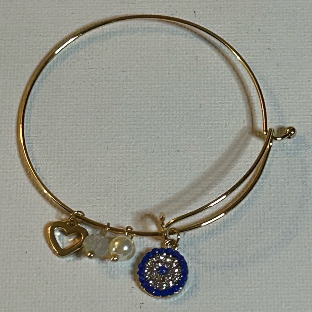 Chic Gold Bracelet with Blue and Pearl Charms